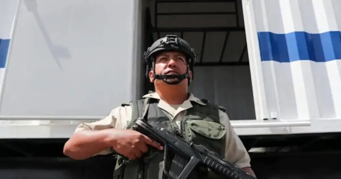 ecuador-police-reuters-1200x630.jpg