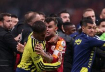 Πανικός στο Γαλατασαράι – Φενερμπαχτσέ: Οι παίκτες πιάστηκαν στα χέρια μετά τη λήξη και τη νίκη των γηπεδούχων