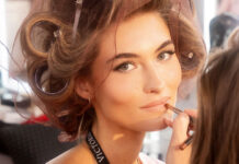Angel Lips: Το nude combo του Victoria’s Secret Fashion Show που χαρίζει όγκο και λάμψη