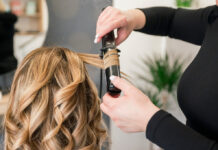 Έχετε good hair day; Έτσι θα κρατήσετε το χτένισμά σας για μέρες