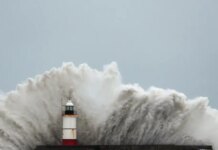 Κακοκαιρία στην Ευρώπη: «Στο σκοτάδι» χιλιάδες σπίτια σε Βρετανία και Γερμανία μετά τις καταιγίδες Austen και Boelo